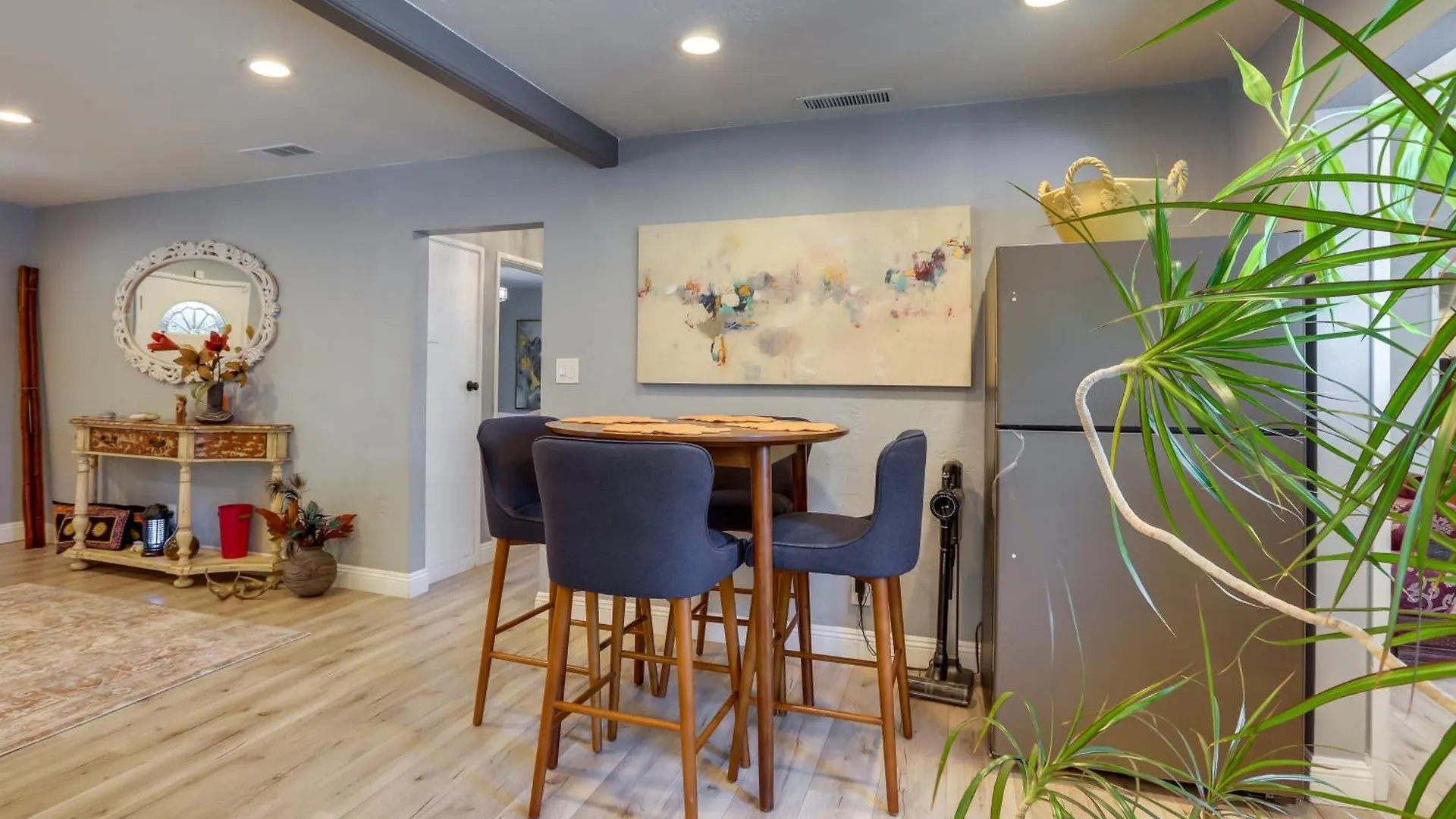 Family Home With Pool About 7 Mi To Downtown Sacramento!